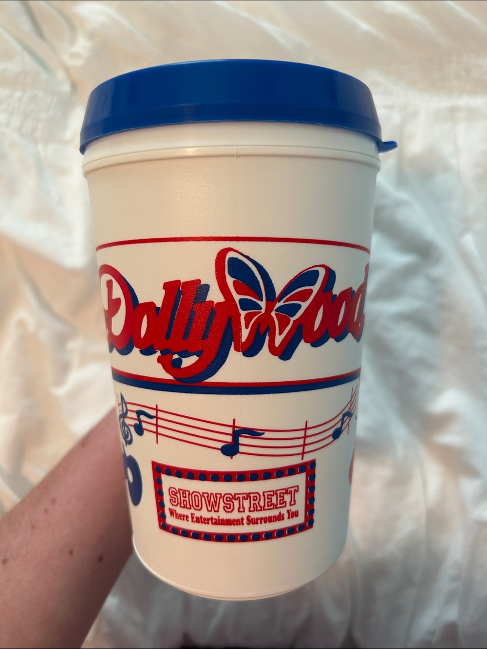 Vintage Dollywood mug 22 oz